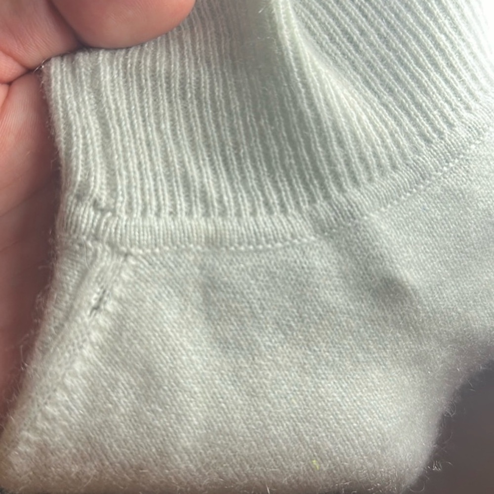 Dana Buchman 100% Cashmere Sleeveless Turtleneck Sweater Light Blue Women’s - Picture 14 of 14